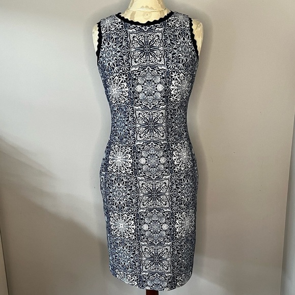 Tommy Hilfiger Dresses & Skirts - Tommy Hilfiger Women Size 2 Blue Patterned MIDI Dress Like New